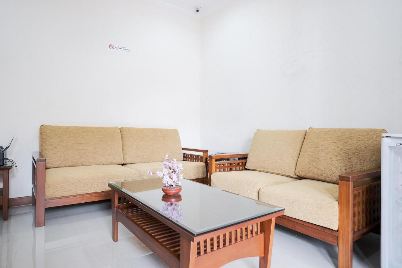 wisma delapan RedPartner Jakarta Bagian luar foto