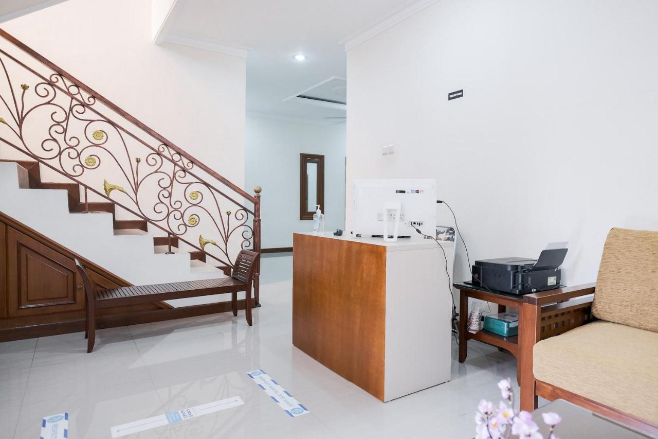 wisma delapan RedPartner Jakarta Bagian luar foto