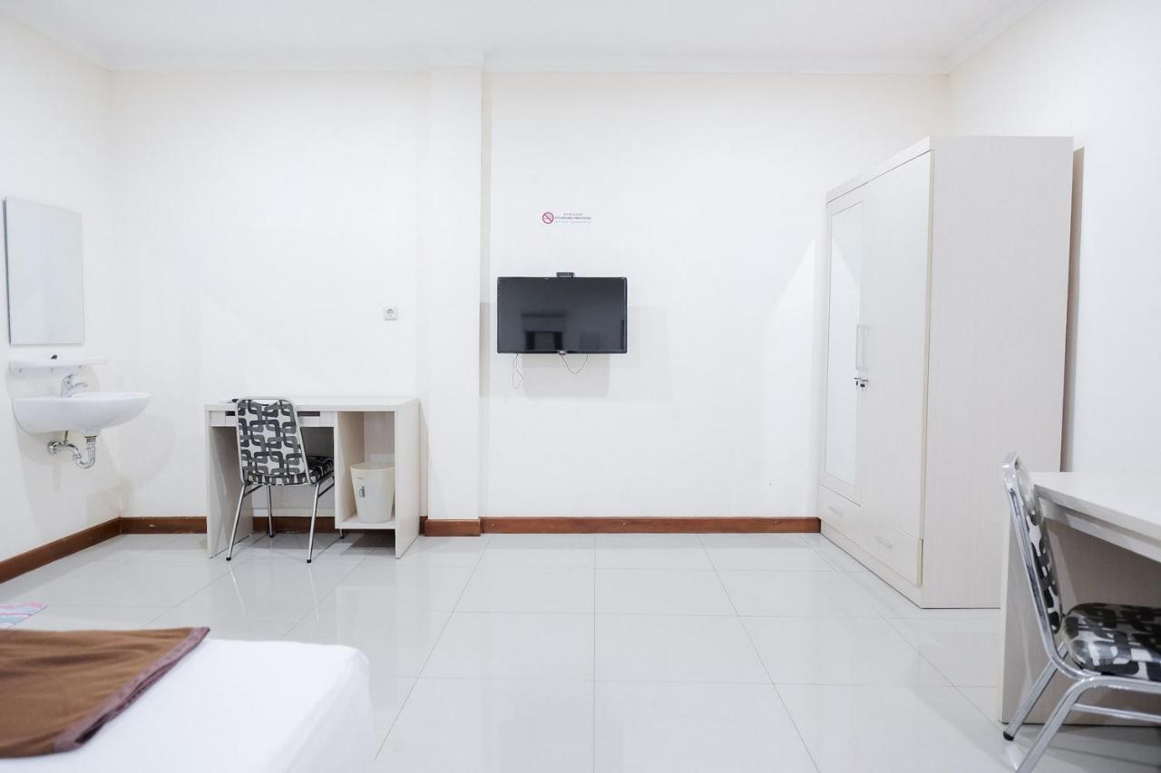 wisma delapan RedPartner Jakarta Bagian luar foto